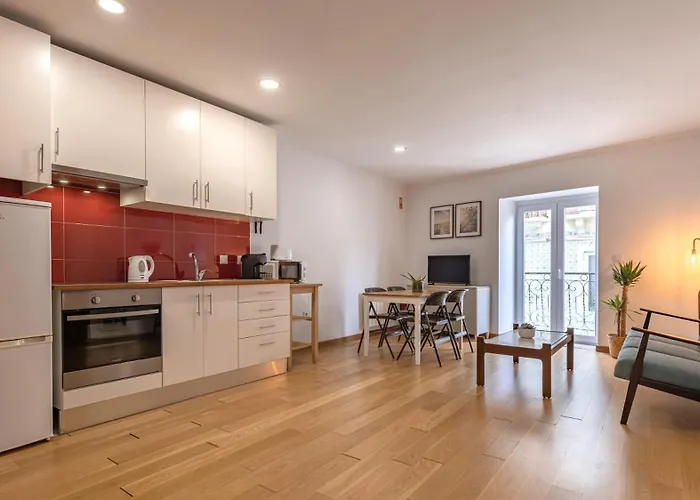 Cute In Center By Lovelystay *