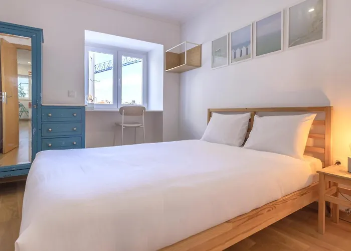 Cute In Center By Lovelystay *