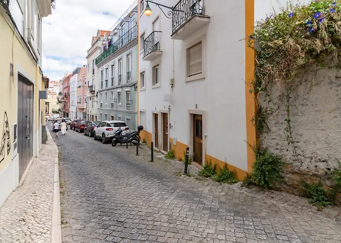 Cute In Center By Lovelystay *