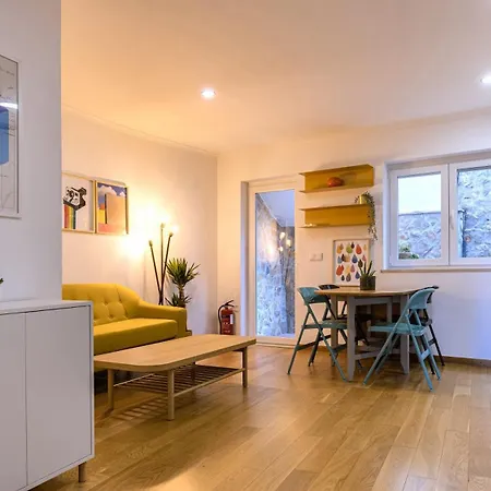 Cute In Center By Lovelystay Lissabon