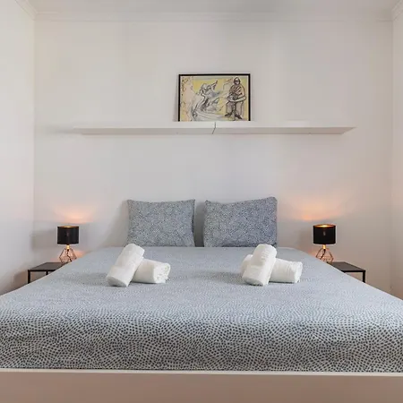 Cute In City Center By Lovelystay Apartment