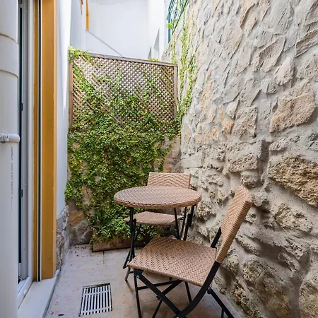 Cute In Center By Lovelystay *