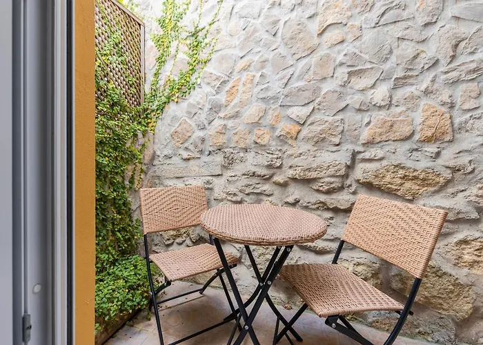 Cute In Center By Lovelystay *