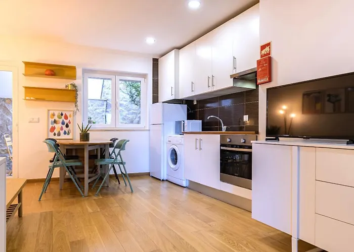 Cute In Center By Lovelystay *