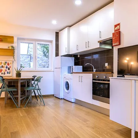 Cute In Center By Lovelystay *