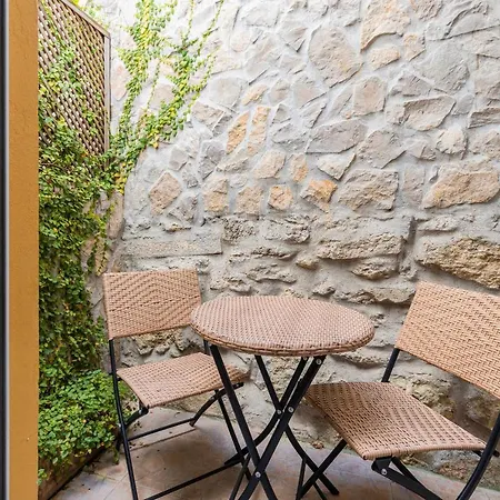 Cute In Center By Lovelystay *