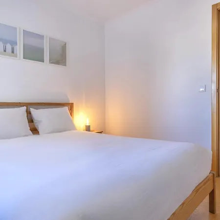 Cute In Center By Lovelystay *