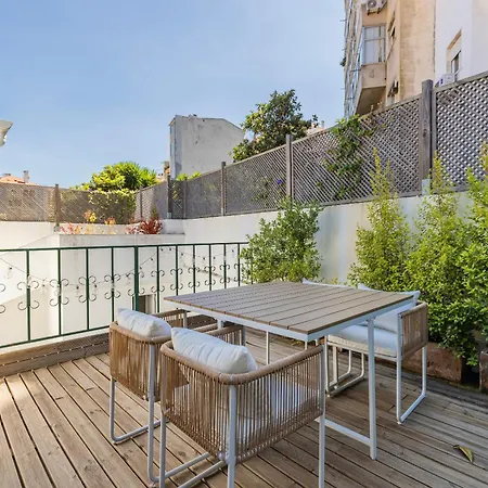 Cute In Center By Lovelystay Apartman